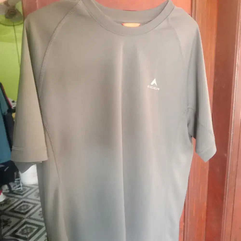Baju bekas Eiger ORI (Baju Olahraga)
