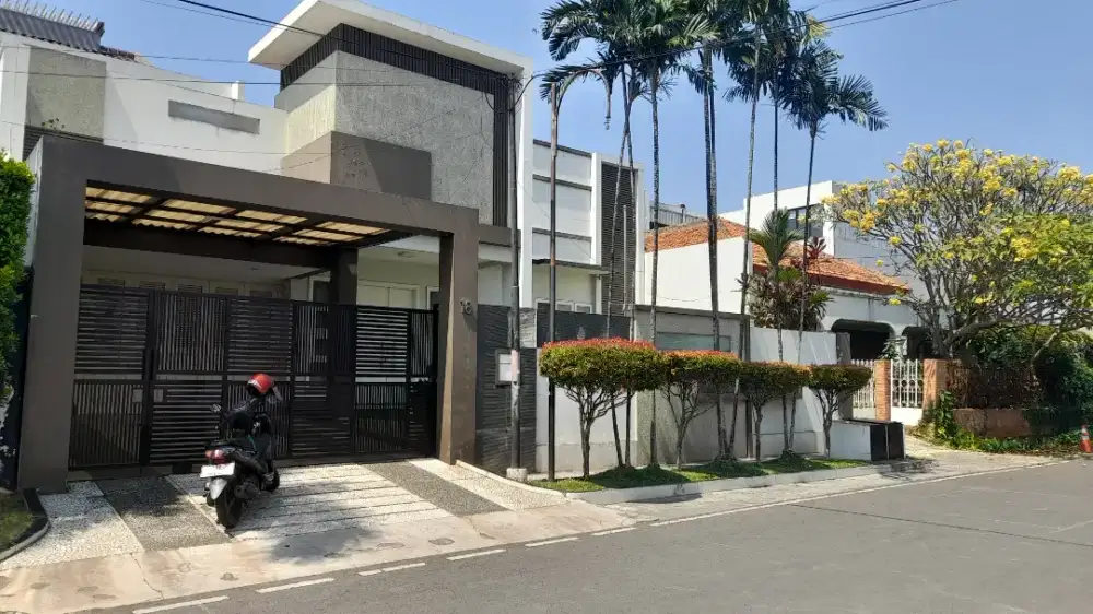 Rumah 1  1/2 lantai siap huni