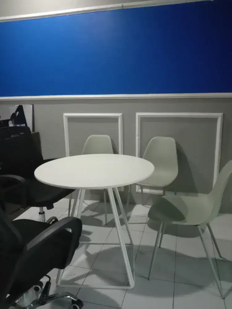 Meja Bundar Informa + 4 Kursi Minimalis