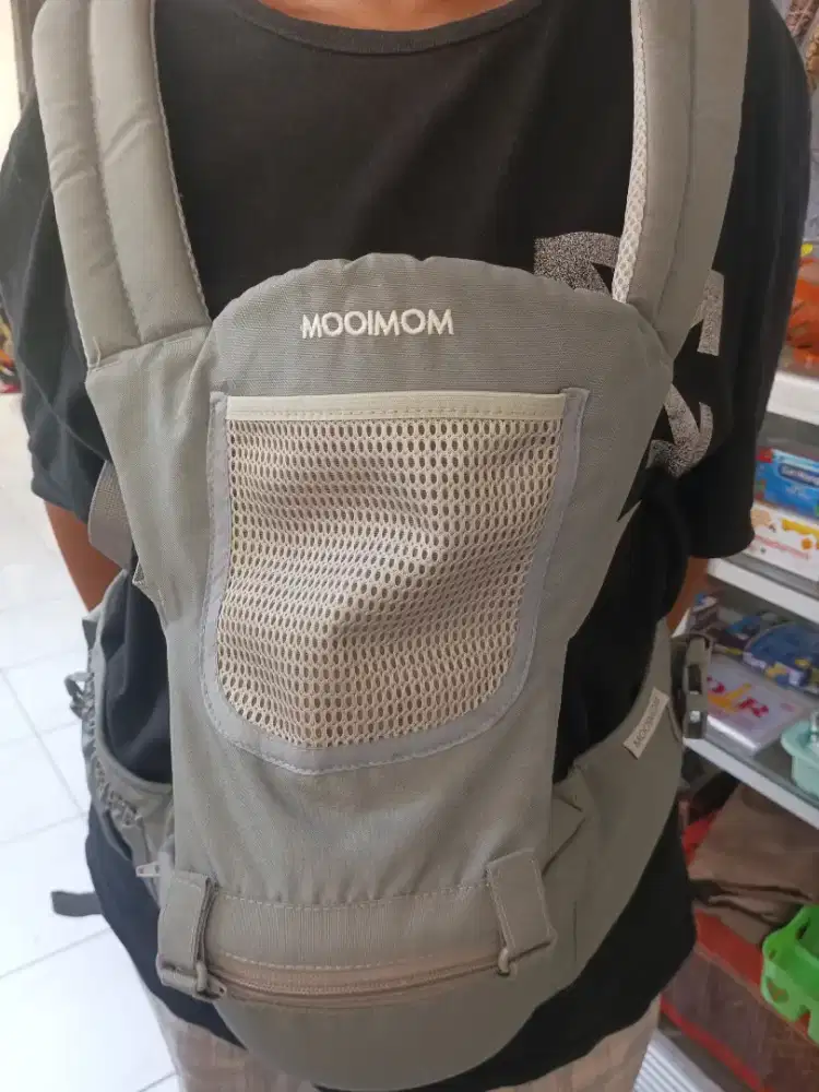 Gendongan bayi merk mooimom