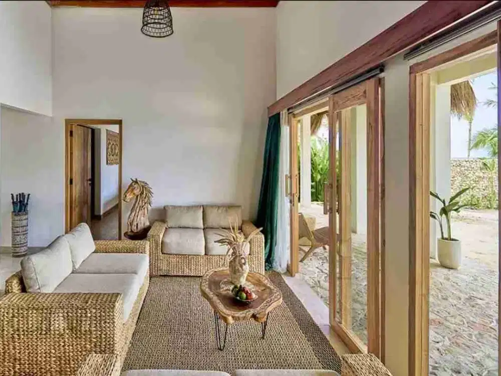 Villa at Beachfront in Jelenga, Sumbawa for leasehold 80 years.