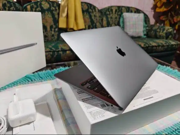 MacBook Air M1 Retina 13 8GB/256GB |BNOB hanya buka dus cc 0 likenew