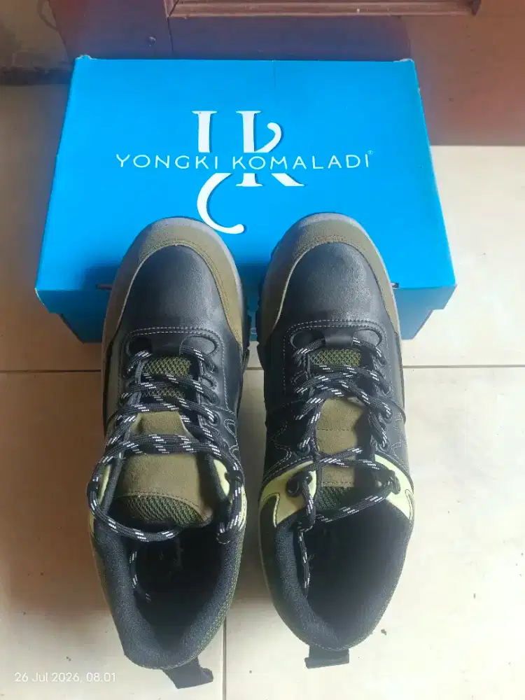 Dijual sepatu traveling/hiking