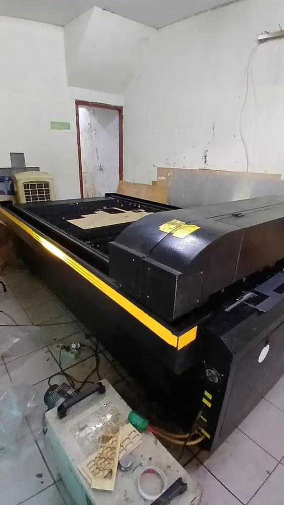 MESIN CUTTING LASER 300 x 180