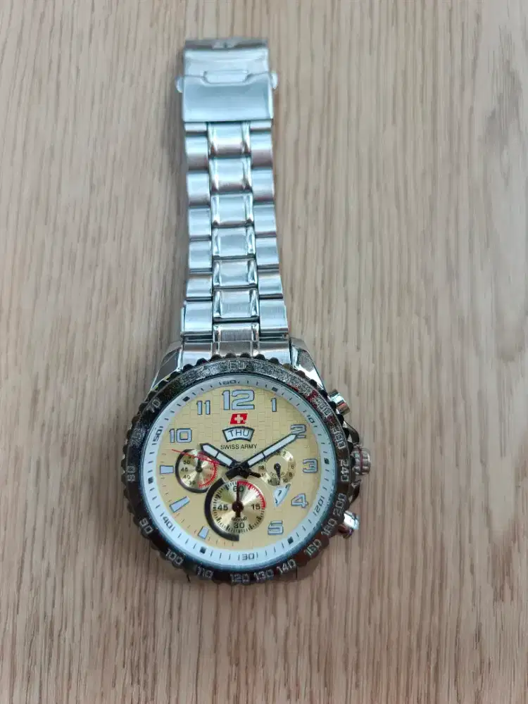 Jam tangan Swiss Army