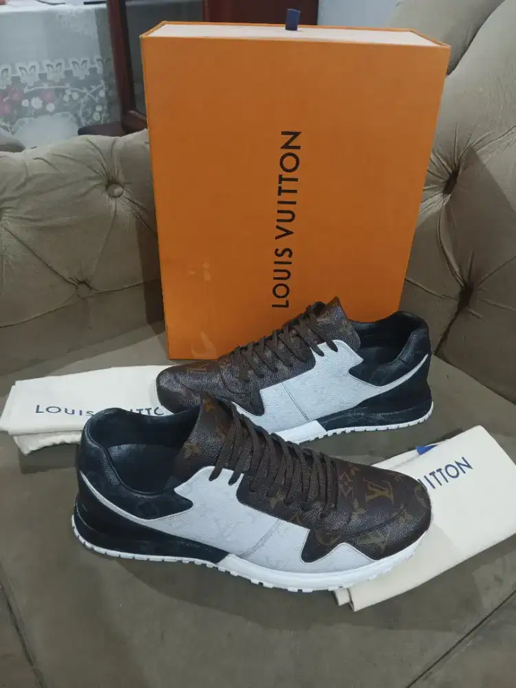 Sepatu pria Louis Vuitton original size 43