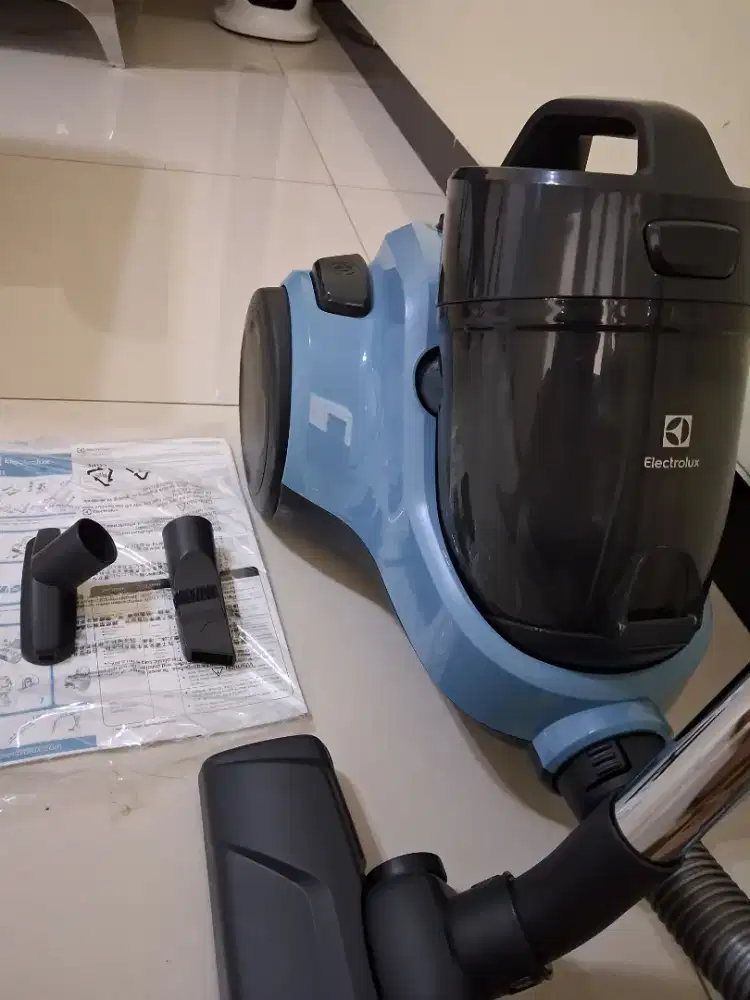 Jual Produk : Vacuum Cleaner Electrolux EC31-2BB Preloved