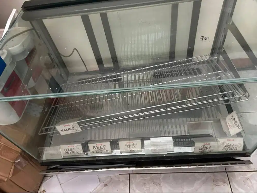 DIJUAL ETALASE KACA MAKANAN