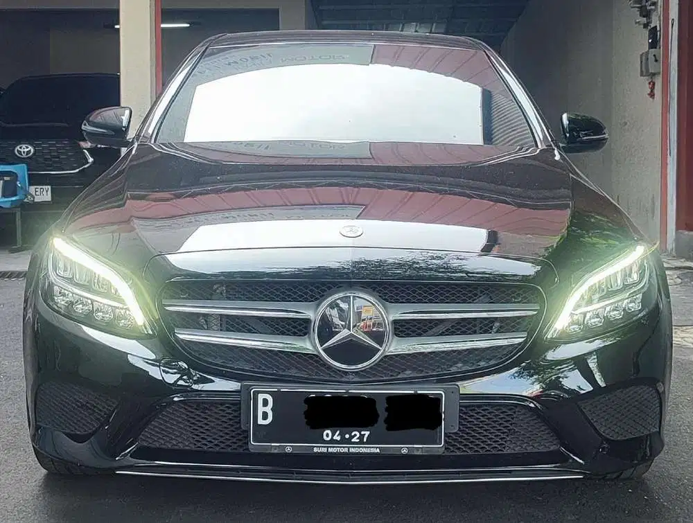 Mercedes-Benz C200 2022 Bensin