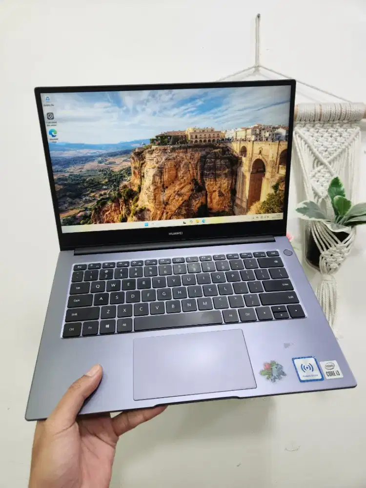 Laptop huawei matebook D14 i3 10110U 8/256
