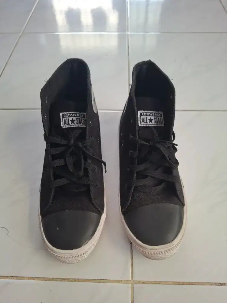 Sepatu Kets wanita hitam