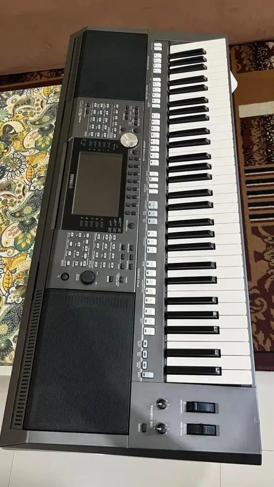 Yamaha PSR - S 970 bekas