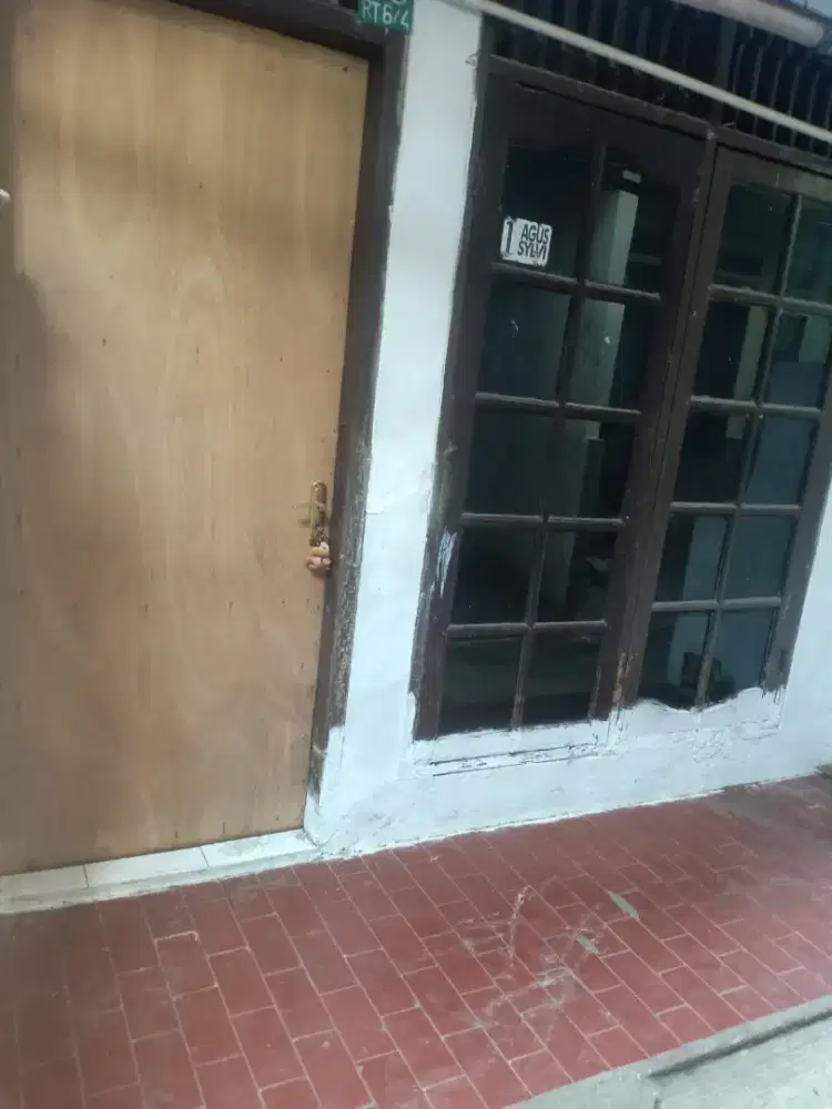 Di kontrakkan rumah
