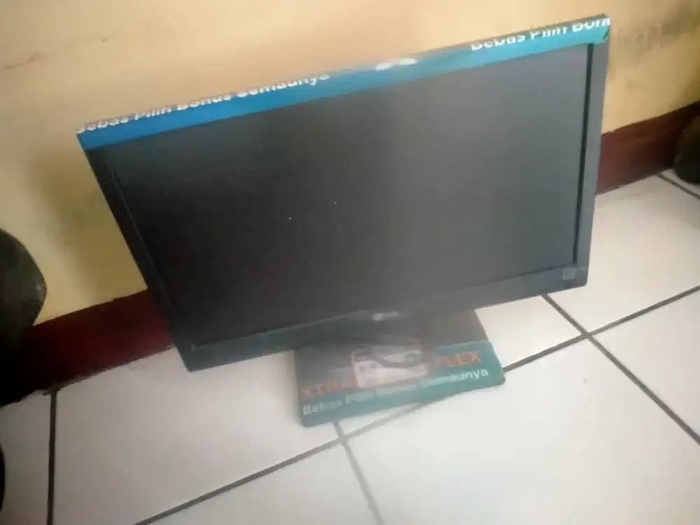 LCD LG Bekas masih NYALA