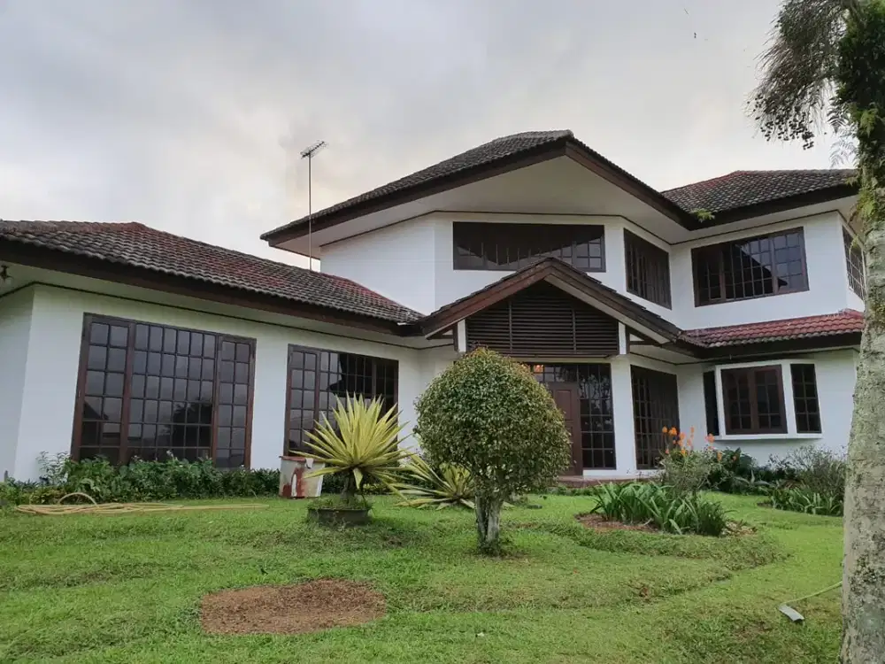Dijual Villa Rose Garden Cipanas Puncak SHM 2 Lantai Nyaman Luas dan Asri