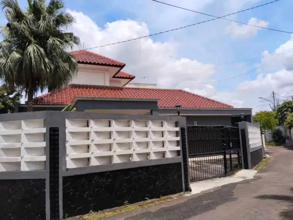 Rumah 2 Lantai di Kebayoran Lama Jakarta Selatan. Bagus dan SHM