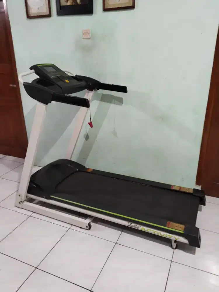 Dijual treadmill elektrik merk X2fit kondisi normal