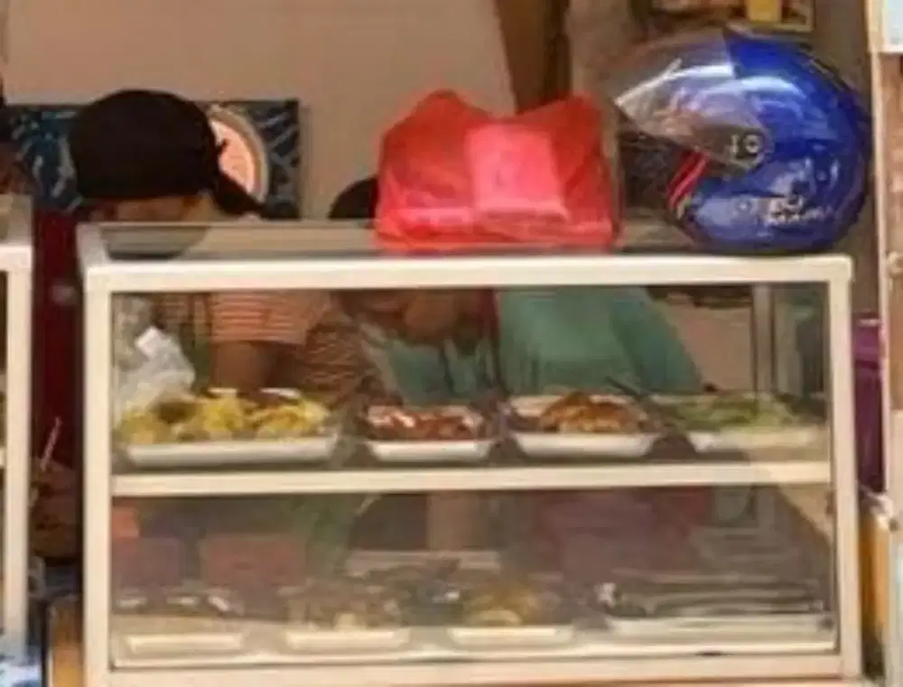 Etalase seken layak pakai