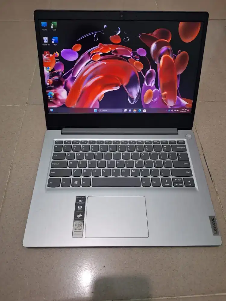 Bismillah dijual laptop Lenovo slim 3 core i3 gen 10