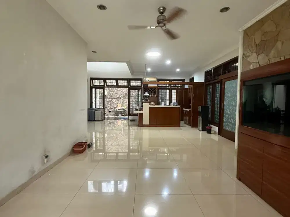 Dijual Rumah Bagus 2,5 Lantai SHM di Puspitaloka BSD City