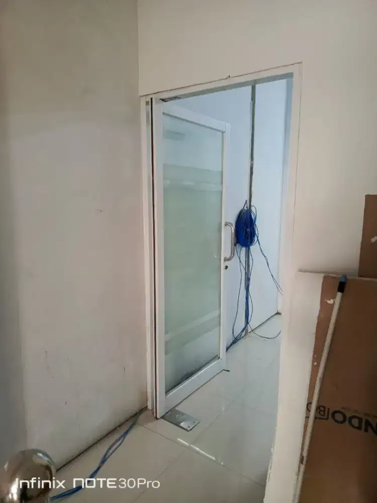 Jendela upvc,pintu kaca sliding minimalis aluminium,sekat kaca tempred