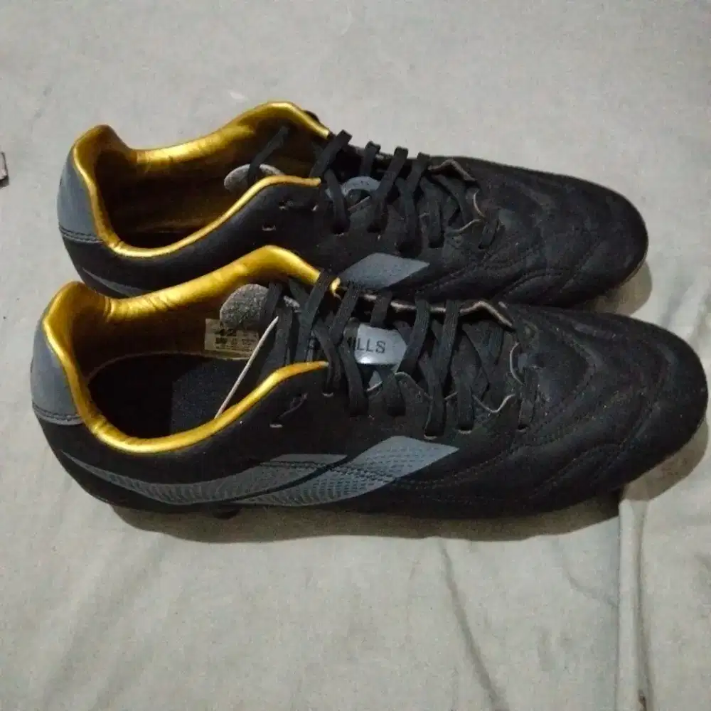 Sepatu sepak bola