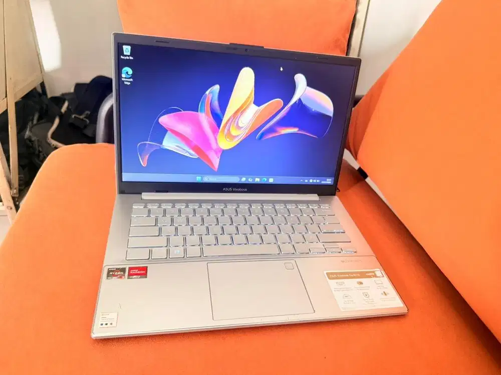 Laptop Desain Asus Vivobook E1404F Ryzen 3 7320U