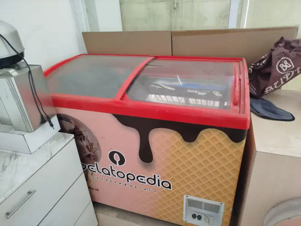 Freezer eskrim lengkap booth
