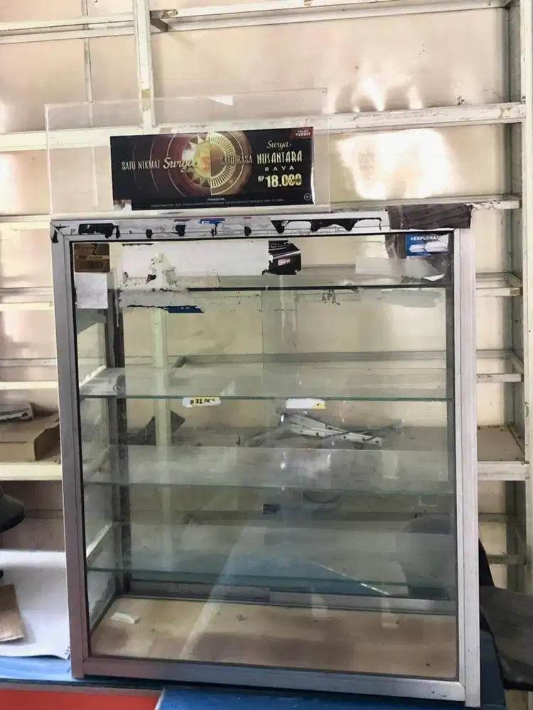ETALASE ROKOK MINIMARKET