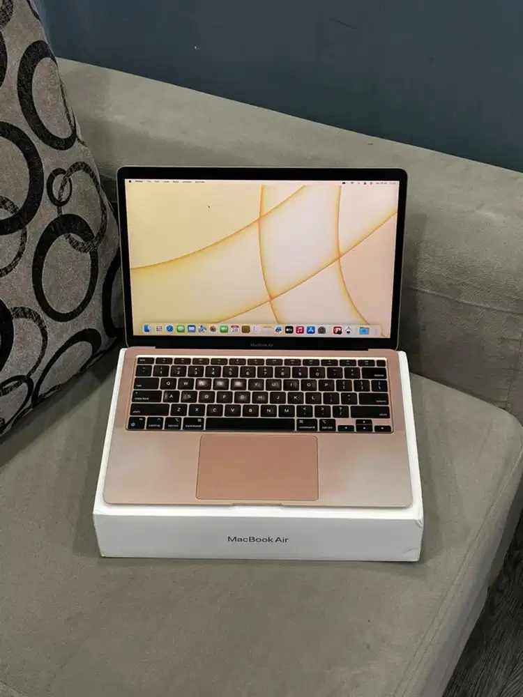 Macbook Air M1 13” 8/256GB Gold ex iBox Like new