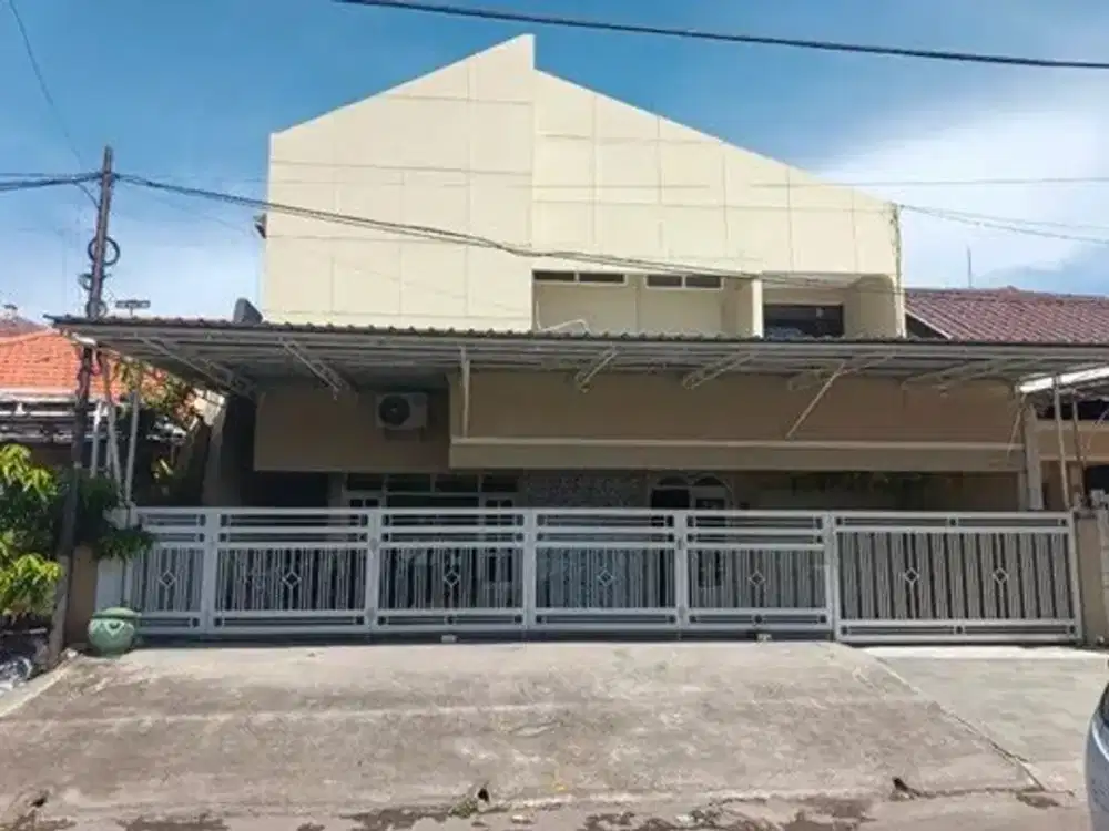 Rumah second terawat siap huni Manyar rejo