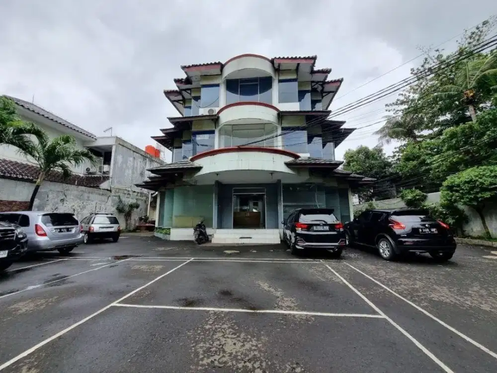 Gedung 3lantai, luas 767m, rawamangun, komersial, murah