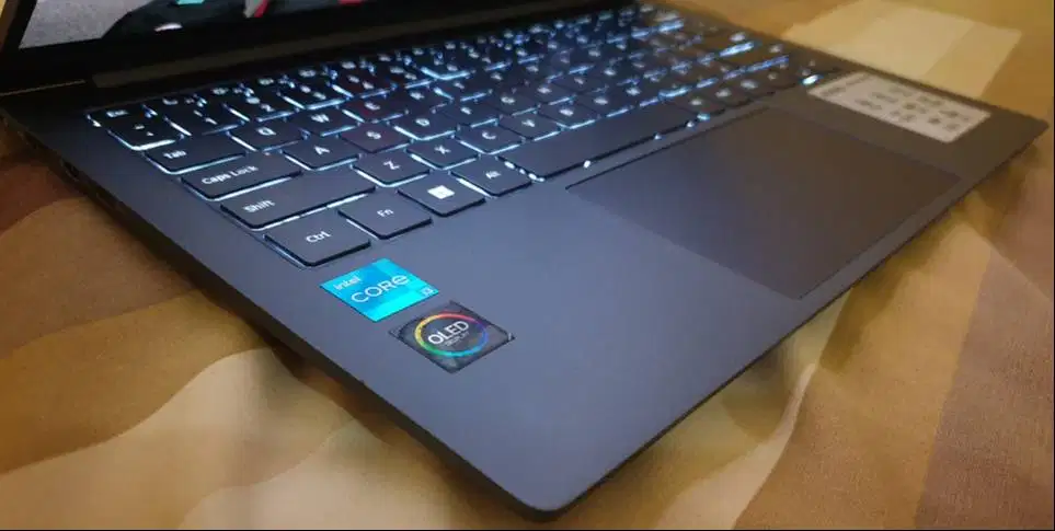 Laptop Layar Oled Core i3 Gen 12 RAM 24GB DDR5 Tipis Ringan Mulus