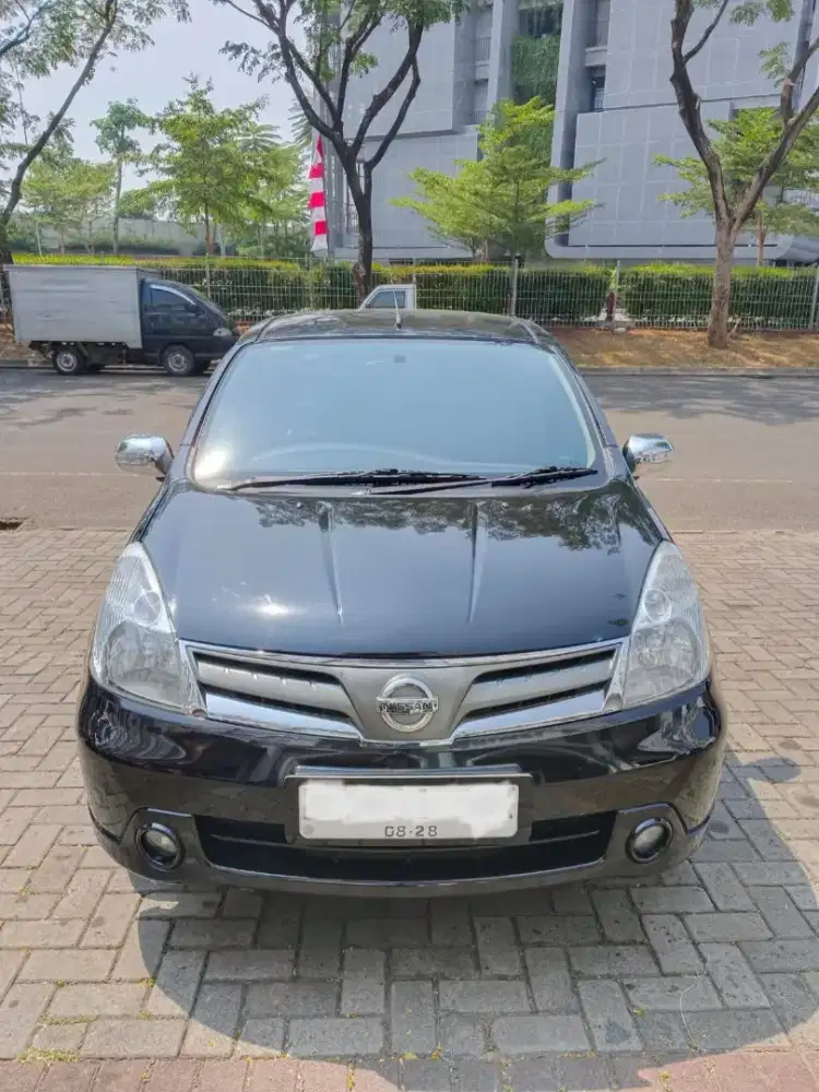 Dijual Nissan Grand Livina xv matic 2012
