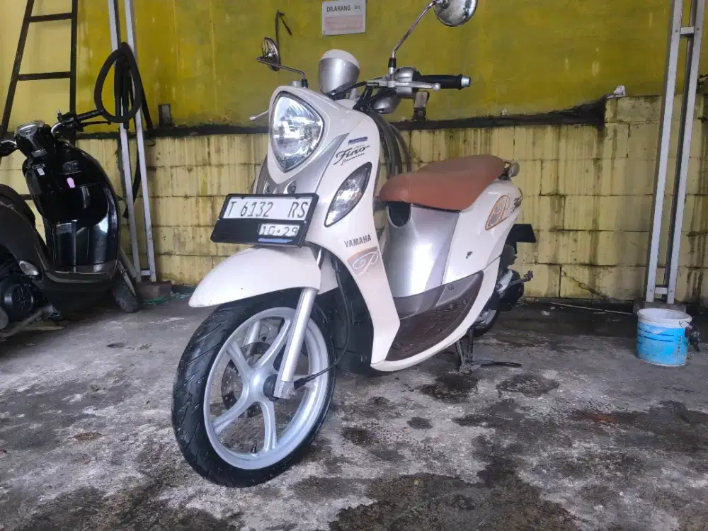 Fino Premium Putih 2018