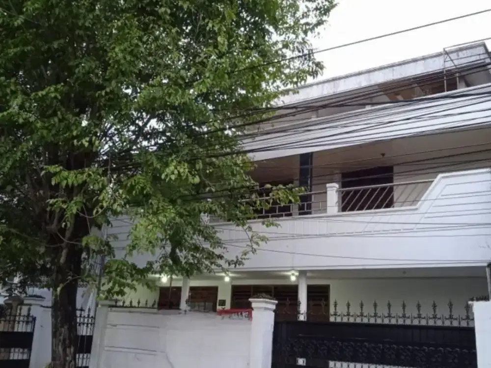 Rumah 3 Lantai Raya Dukuh Kupang Barat, Nol Jalan Raya.. Strategis