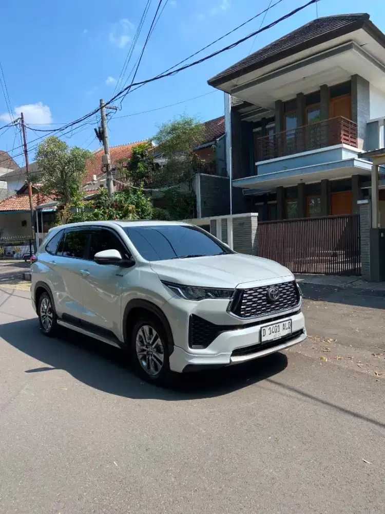 Toyota innova zenix v hybrid 2024