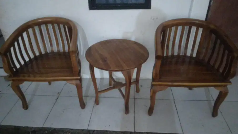 Meja dan kursi kayu set