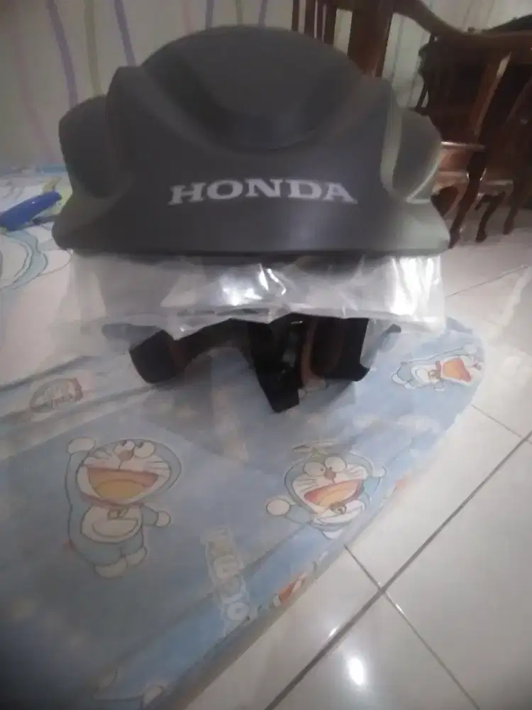 Helm ori Honda kondisi baru