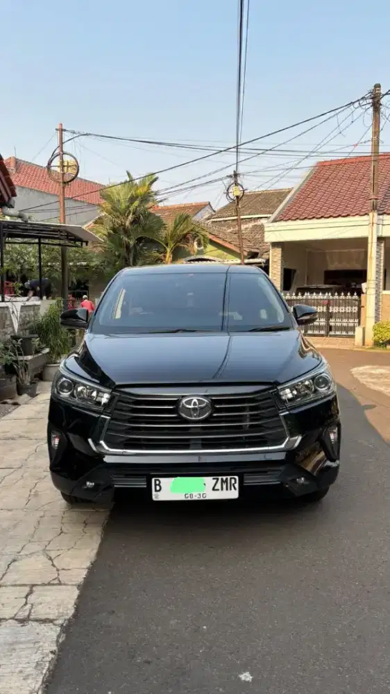 Innova v bensin 2021 luxury pemakaian pribadi dijamin