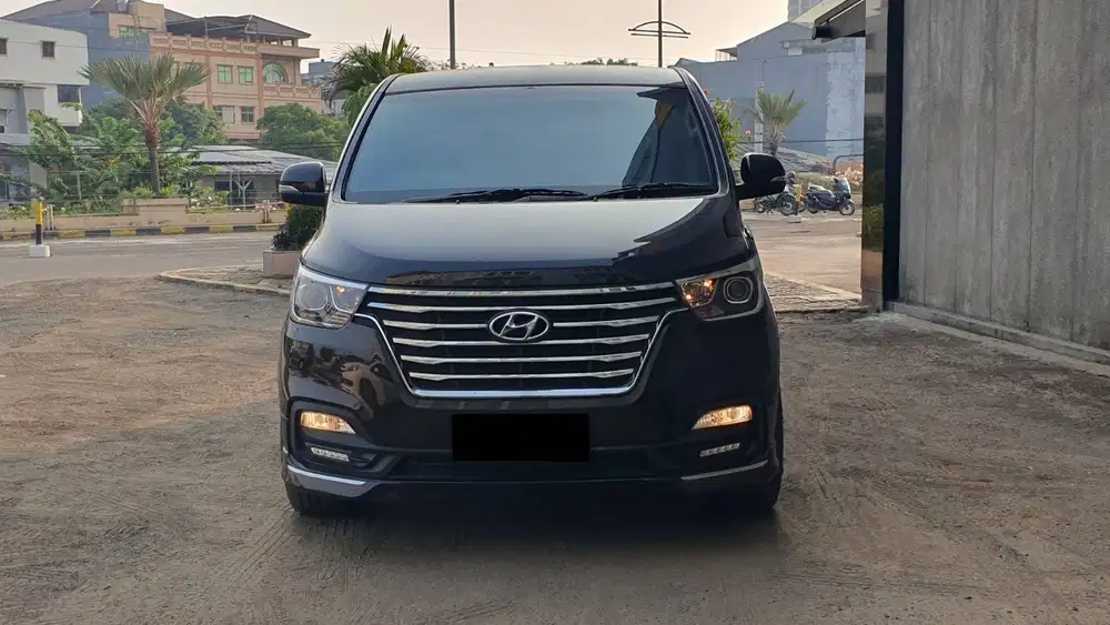 Hyundai H1 H 1 H-1 Royale 2.5 CRDI Diesel AT Coklat 2019 Low KM Antik