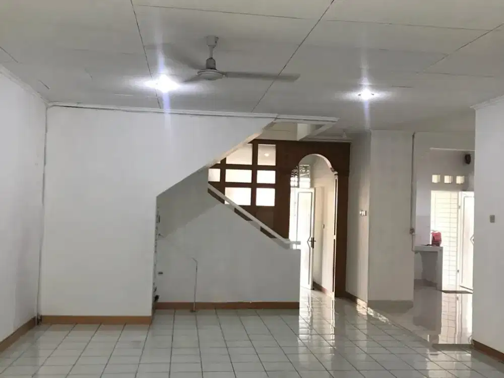 Disewakan Rumah Puri Gardena Jakarta Barat | 3+1 Kamar Tidur