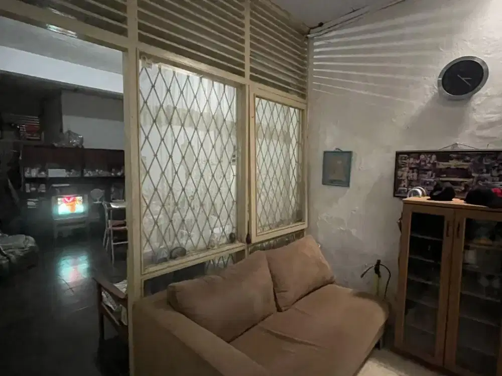 RUMAH Asri  jual SETENGAH HARGA di Jl.PAKUBOWONO RAYA hanya selangkah ke SENAYAN PLAZA Dan SCBD  Kebayoran Baru Jakarta Selatan DEKAT Ke ,SENAYAN  , .