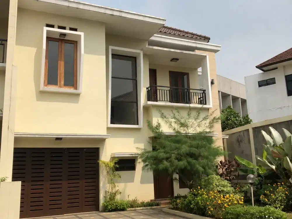 Rumah 2 Lantai di Cilandak Barat Jakarta Selatan. Dalam Komplek dan SHM
