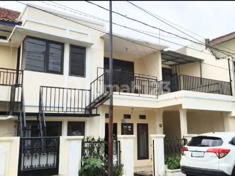Disewakan Rumah Siap Pakai Luas Cocok untuk Usaha di Jalan Raya Utama Depok