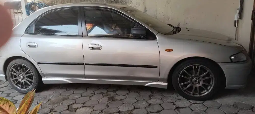 Mazda 323 Familia Tahun 1997