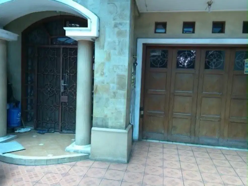 Dijual Rumah 2,5 Lantai Full Bangunan di Nias Raya, SHM, Harga di Bawah NJOP