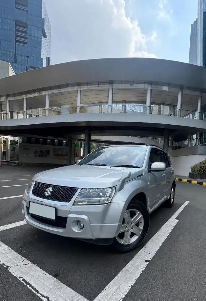 Suzuki Grand Vitara JLX 2.0 tahun 2006 Silver