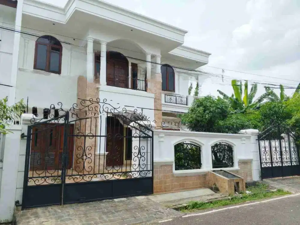 Rumah Cantik di Komplek Billymoon Pondok Kelapa - Duren Sawit