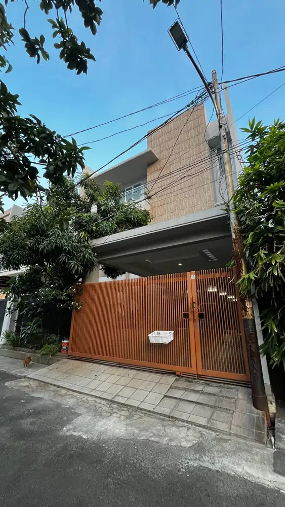 JUAL CEPAT RUMAH TAMAN ARIES 3 LANTAI